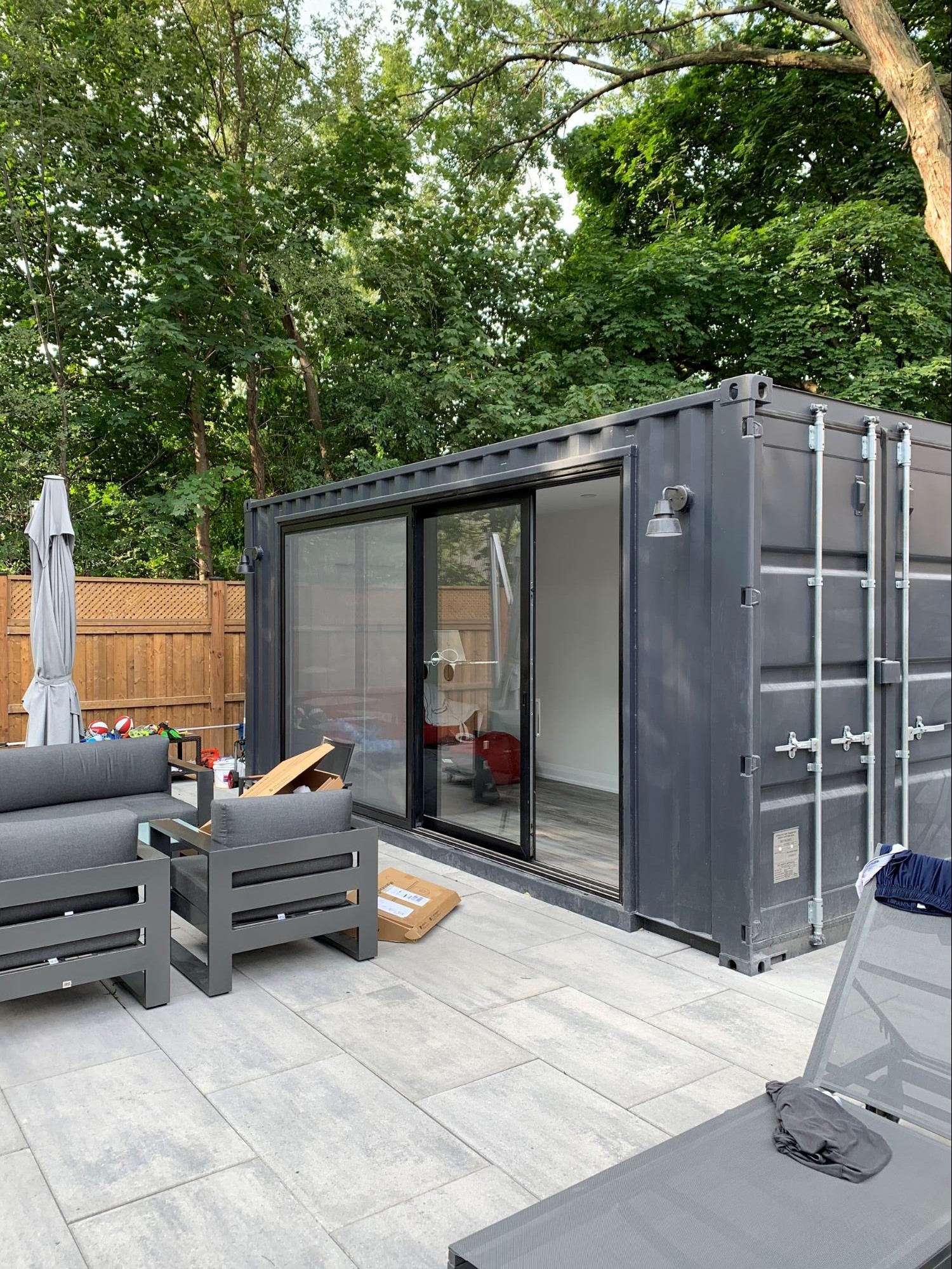 How to use a shipping container as a pool house